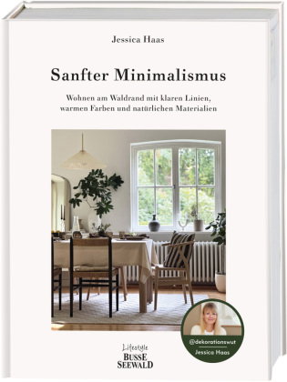 Sanfter Minimalismus. Wohnen am Waldrand mit klaren Linien, warmen Farben und natürlichen Materialie