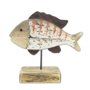 Holz Fisch auf Podest