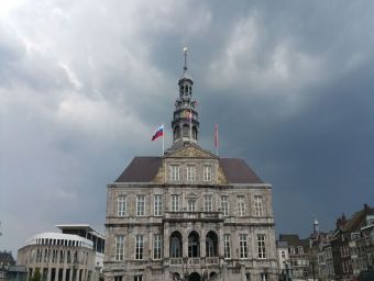 Rathaus von Maastricht - 1.000 Teile (Puzzle)
