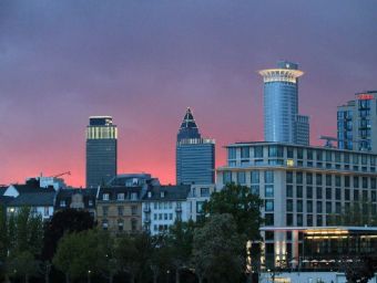 Skyline Frankfurt mit rotem Himmel - 500 Teile (Puzzle)